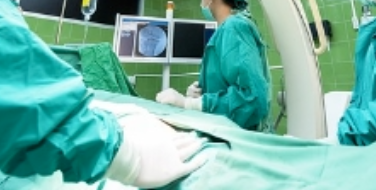 ICL晶体植入术只适合矫正高度近视